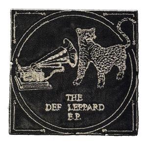 DEFF LEPPARD - The Def Leppard E.P. - WOVEN PATCH 10cm x 10 cm DEFF LEPPARD - The Def Leppard E.P. - WOVEN PATCH 10cm x 10 cm